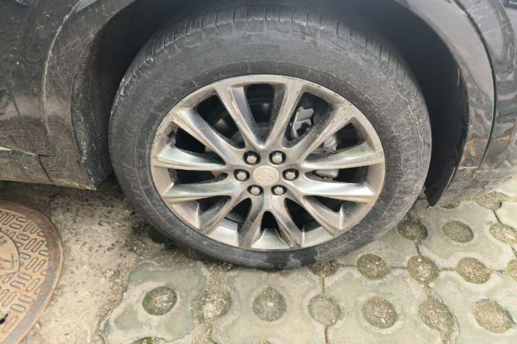 Used Buick Enclave 2022 652T Two-Wheel-Drive Prestige 7-Seater Right Front Wheel Hub