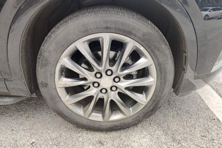 Used Buick Enclave 2022 652T Two-Wheel-Drive Prestige 7-Seater Right Front Wheel Hub