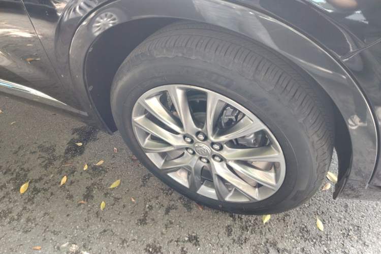 Used Buick Enclave 2022 652T Two-Wheel-Drive Prestige 7-Seater Right Front Wheel Hub