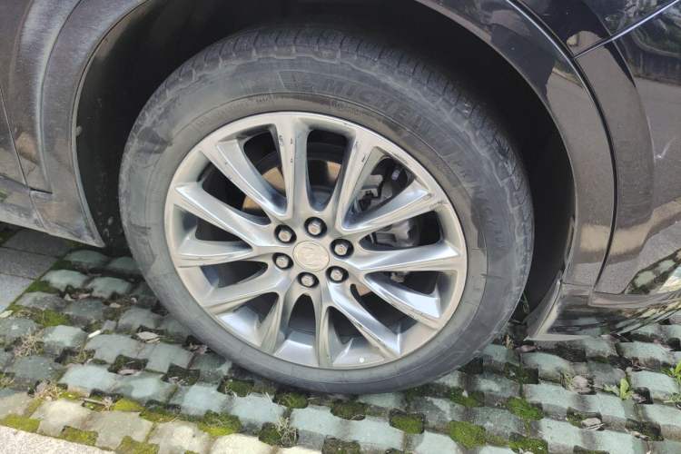 Used Buick Enclave 2022 652T Four-Wheel Drive Prestige 7-Seater Right Front Wheel Hub