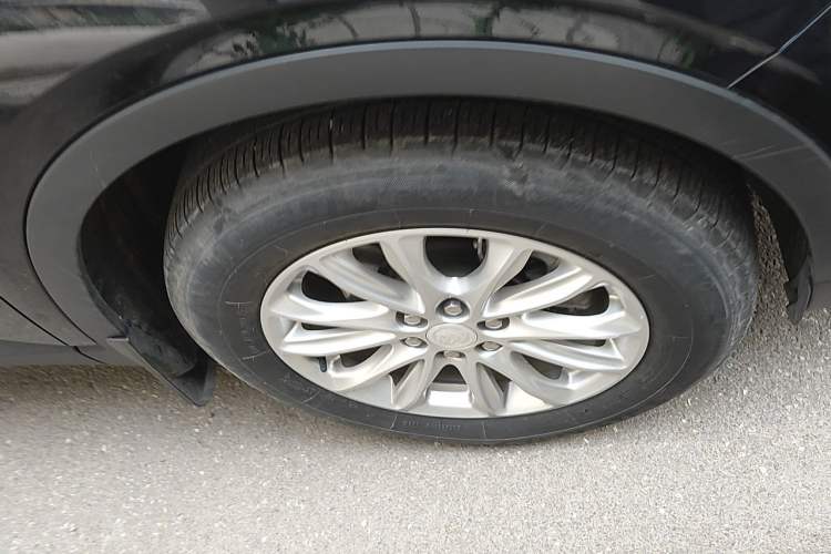 Used Buick Enclave 2022 652T Two-Wheel-Drive Prestige 7-Seater Right Front Wheel Hub