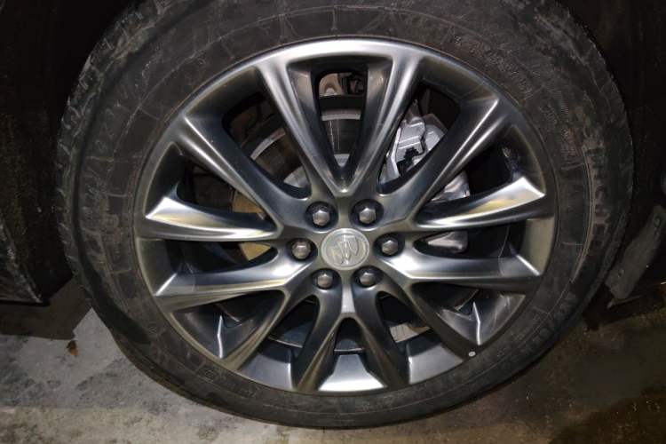 Used Buick Enclave 2022 652T Four-Wheel Drive Prestige 7-Seater Right Front Wheel Hub
