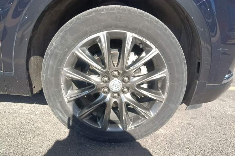 Used Buick Enclave 2022 652T Two-Wheel-Drive Prestige 7-Seater Right Front Wheel Hub