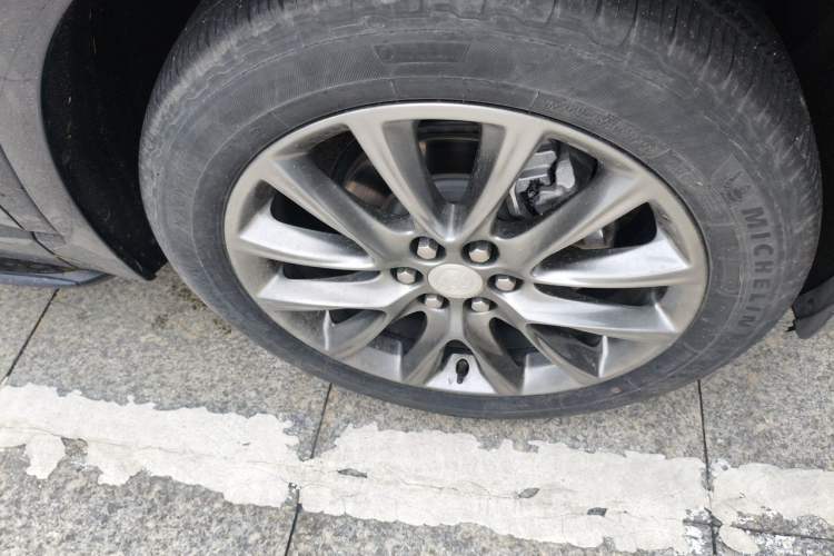 Used Buick Enclave 2022 652T Two-Wheel-Drive Prestige 7-Seater Right Front Wheel Hub
