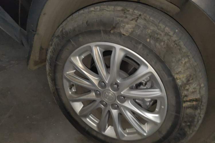 Used Buick Enclave 2022 652T Two-Wheel-Drive Prestige 7-Seater Right Front Wheel Hub