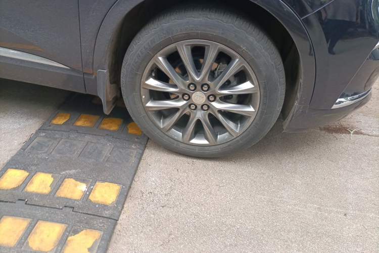 Used Buick Enclave 2022 652T Four-Wheel Drive Prestige 7-Seater Right Front Wheel Hub