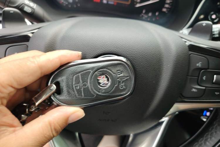 Used Buick Enclave 2022 652T Two-Wheel-Drive Prestige 7-Seater Vehicle Key