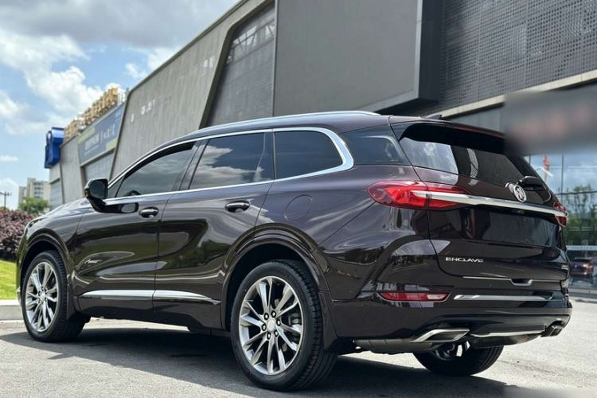 Used Buick Enclave 2022 652T 4x4 Avenir 6-Seater Exterior 8