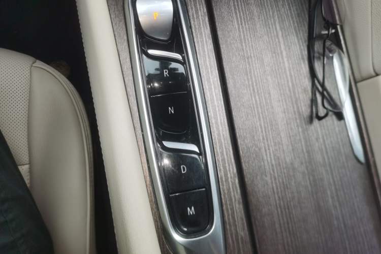 Used Buick Enclave 2022 652T 4x4 Avenir 6-Seater Gear Lever