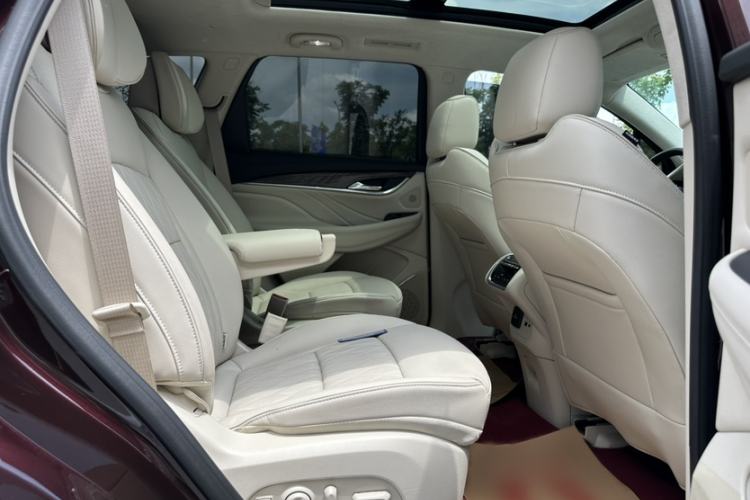 Used Buick Enclave 2022 652T 4x4 Avenir 6-Seater Interior 5