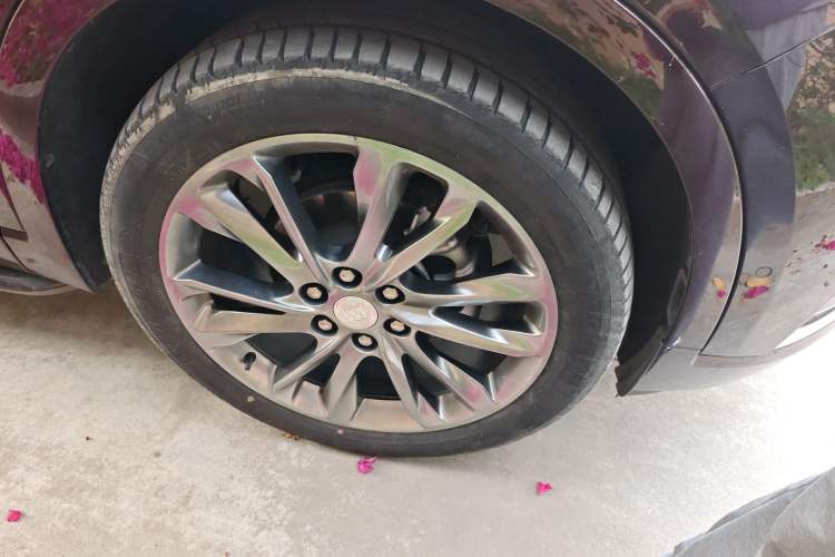 Used Buick Enclave 2022 652T 4x4 Avenir 6-Seater Right Front Wheel Hub