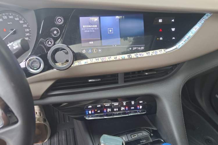 Used Buick Enclave 2022 652T 4x4 Prestige Flagship 7-Seater Audio And AC Panel