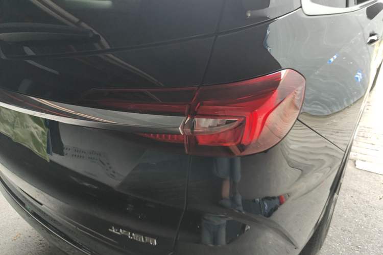 Used Buick Enclave 2022 652T Two-Wheel-Drive Prestige 7-Seater Exterior 3