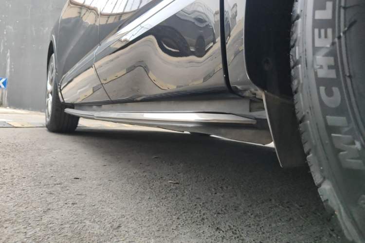 Used Buick Enclave 2022 652T Two-Wheel-Drive Prestige 7-Seater Left Side Sill