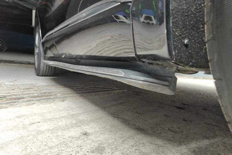 Used Buick Enclave 2022 652T Two-Wheel-Drive Prestige 7-Seater Right Side Sill