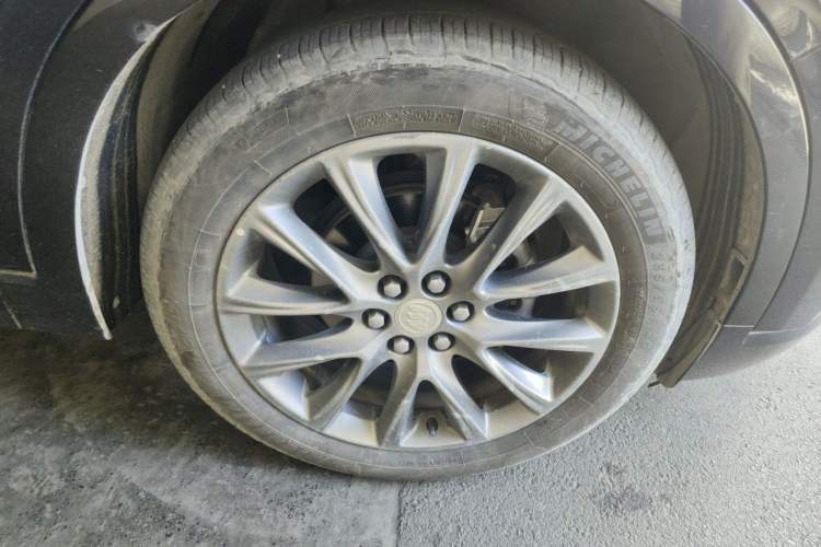 Used Buick Enclave 2022 652T Four-Wheel Drive Prestige 7-Seater Right Front Wheel Hub