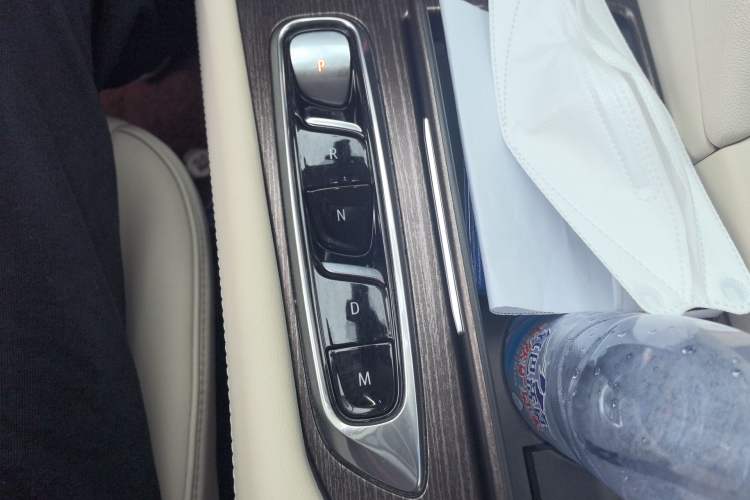 Used Buick Enclave 2022 652T 4x4 Avenir 6-Seater Gear Lever