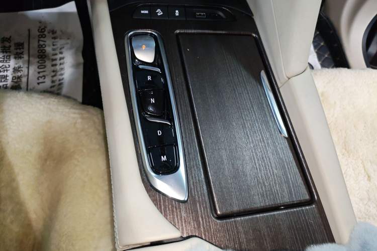 Used Buick Enclave 2022 652T 4x4 Avenir 6-Seater Gear Lever
