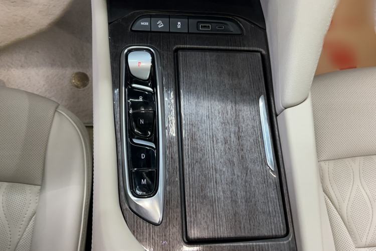 Used Buick Enclave 2022 652T 4x4 Avenir 6-Seater Gear Lever