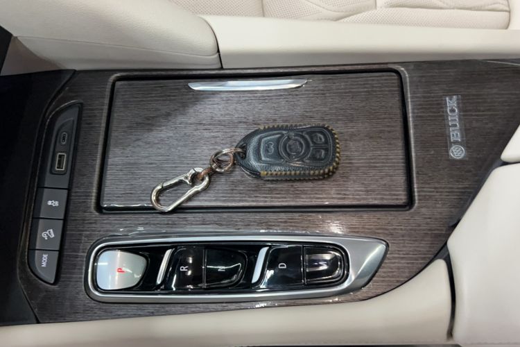 Used Buick Enclave 2022 652T 4x4 Avenir 6-Seater Interior 1