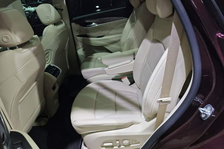 Used Buick Enclave 2022 652T 4x4 Avenir 6-Seater Interior 4