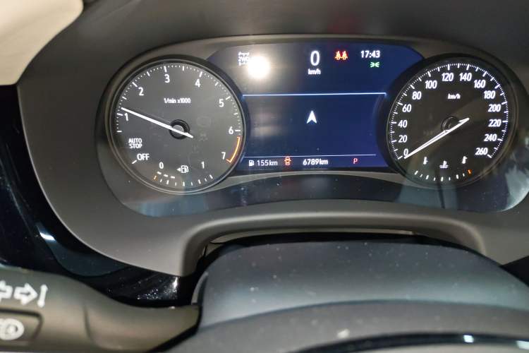 Used Buick Enclave 2022 652T 4x4 Avenir 6-Seater Odometer Close Up