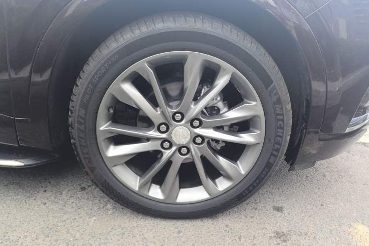 Used Buick Enclave 2022 652T 4x4 Avenir 6-Seater Right Front Wheel Hub