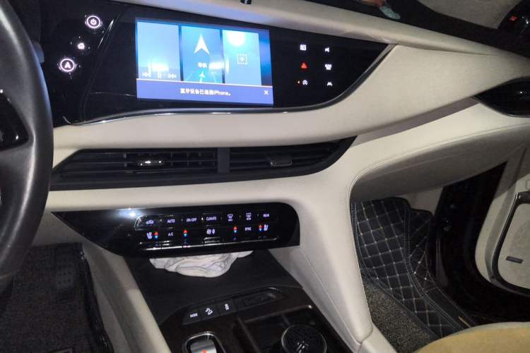 Used Buick Enclave 2022 652T 4x4 Avenir 6-Seater Audio And AC Panel