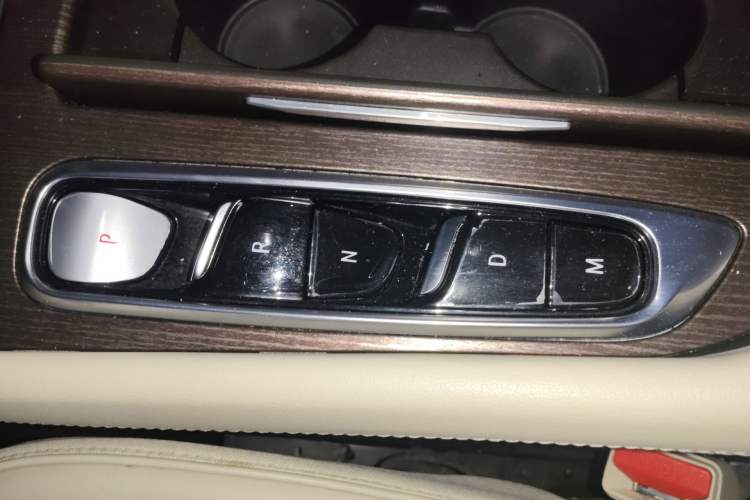 Used Buick Enclave 2022 652T 4x4 Avenir 6-Seater Gear Lever