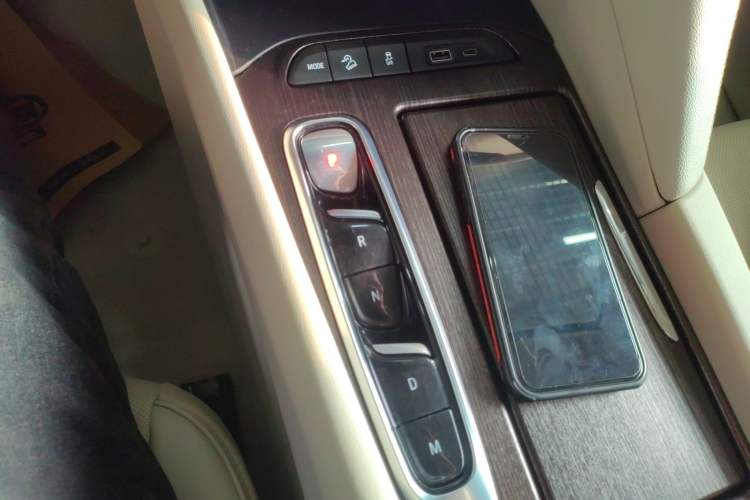 Used Buick Enclave 2022 652T 4x4 Avenir 6-Seater Gear Lever