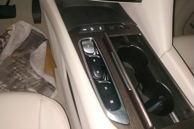 Used Buick Enclave 2022 652T 4x4 Avenir 6-Seater Gear Lever