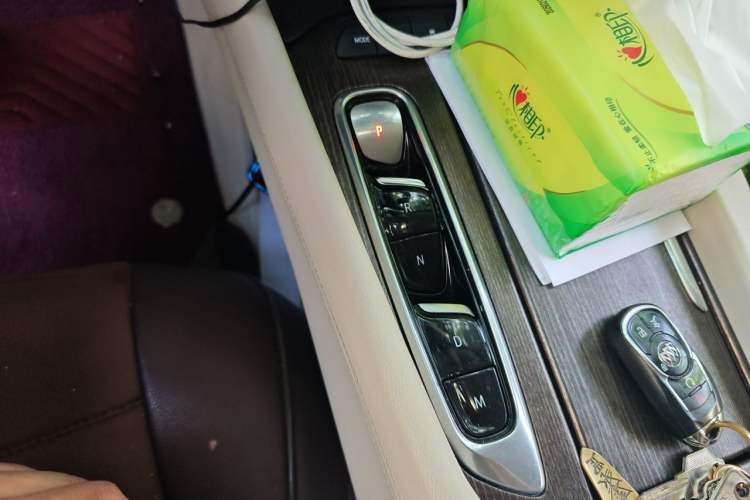 Used Buick Enclave 2022 652T 4x4 Avenir 6-Seater Gear Lever