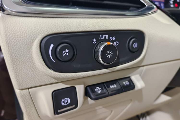 Used Buick Enclave 2022 652T 4x4 Avenir 6-Seater Interior 15