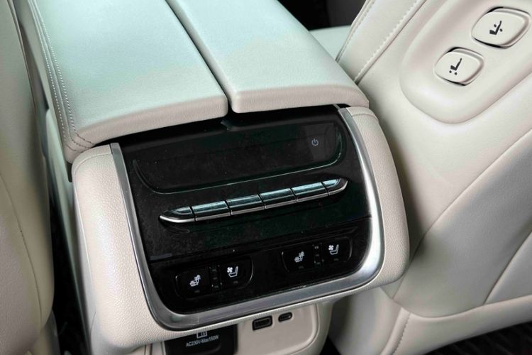 Used Buick Enclave 2022 652T 4x4 Avenir 6-Seater Interior 4