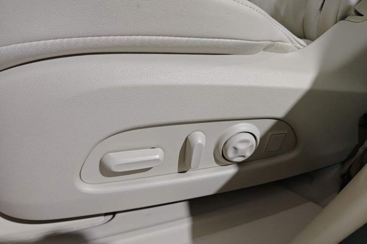 Used Buick Enclave 2022 652T 4x4 Avenir 6-Seater Interior 5