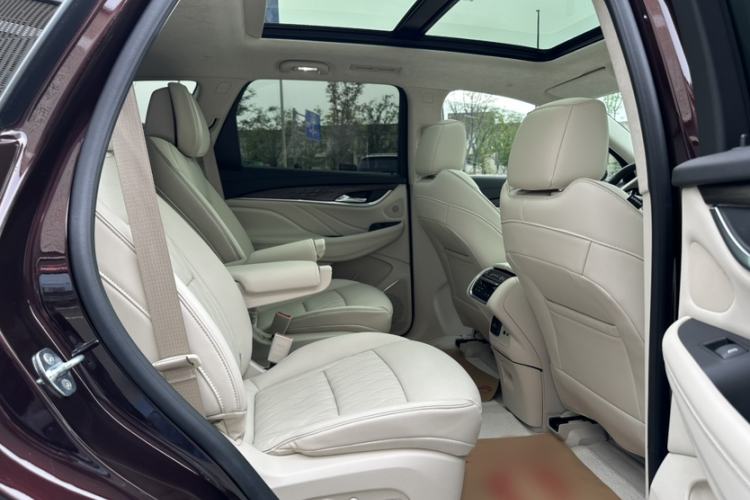 Used Buick Enclave 2022 652T 4x4 Avenir 6-Seater Interior 7