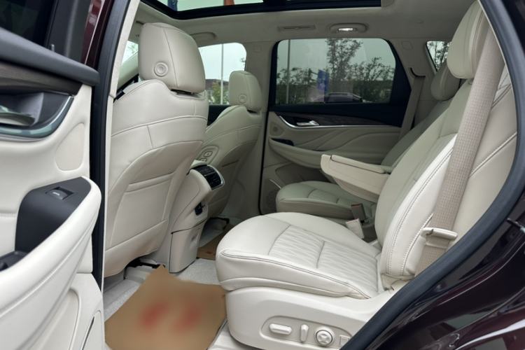 Used Buick Enclave 2022 652T 4x4 Avenir 6-Seater Interior 8
