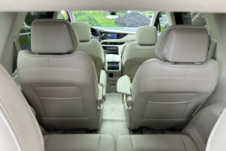 Used Buick Enclave 2022 652T 4x4 Avenir 6-Seater Interior 9