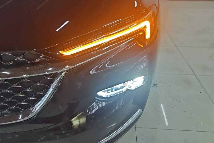 Used Buick Enclave 2022 652T 4x4 Avenir 6-Seater Left Front Headlight