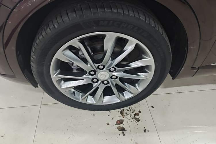 Used Buick Enclave 2022 652T 4x4 Avenir 6-Seater Left Front Wheel Hub