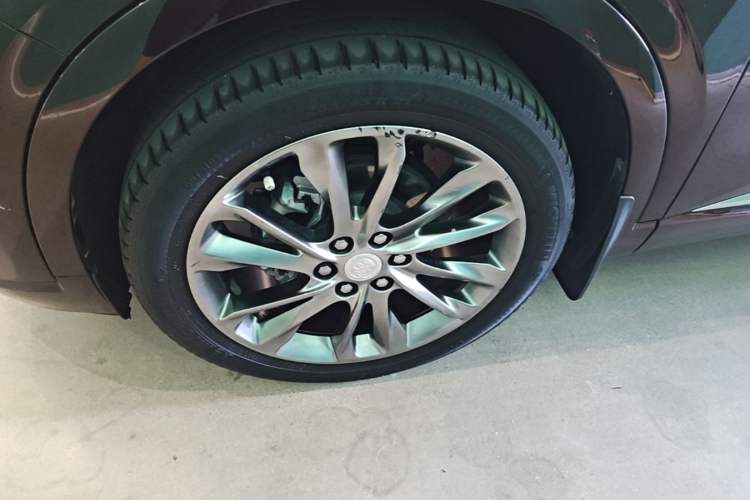 Used Buick Enclave 2022 652T 4x4 Avenir 6-Seater Left Front Wheel Hub