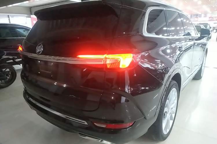 Used Buick Enclave 2022 652T 4x4 Avenir 6-Seater Rear Right 45 Deg