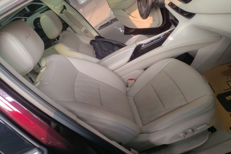 Used Buick Enclave 2022 652T 4x4 Avenir 6-Seater Right Front Seat
