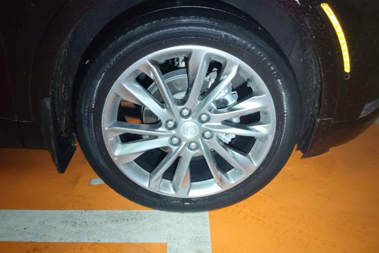 Used Buick Enclave 2022 652T 4x4 Avenir 6-Seater Right Front Wheel Hub