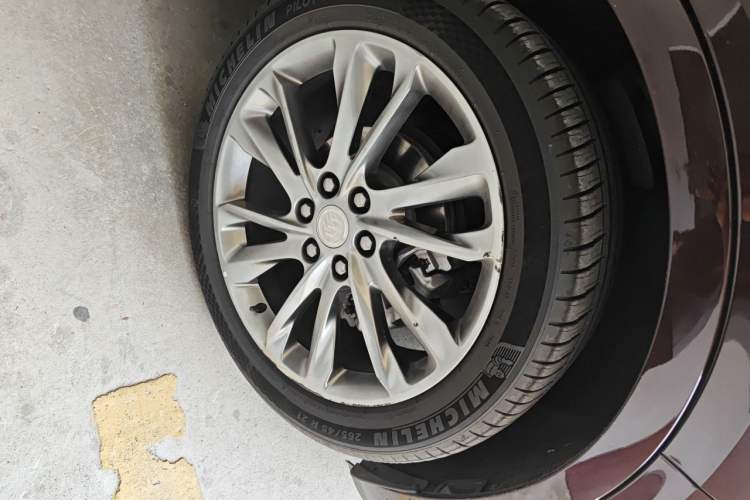Used Buick Enclave 2022 652T 4x4 Avenir 6-Seater Right Front Wheel Hub