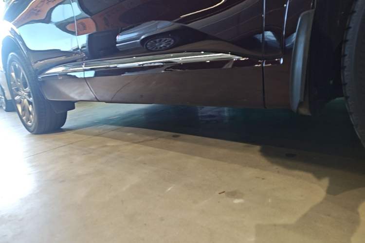 Used Buick Enclave 2022 652T 4x4 Avenir 6-Seater Right Side Sill