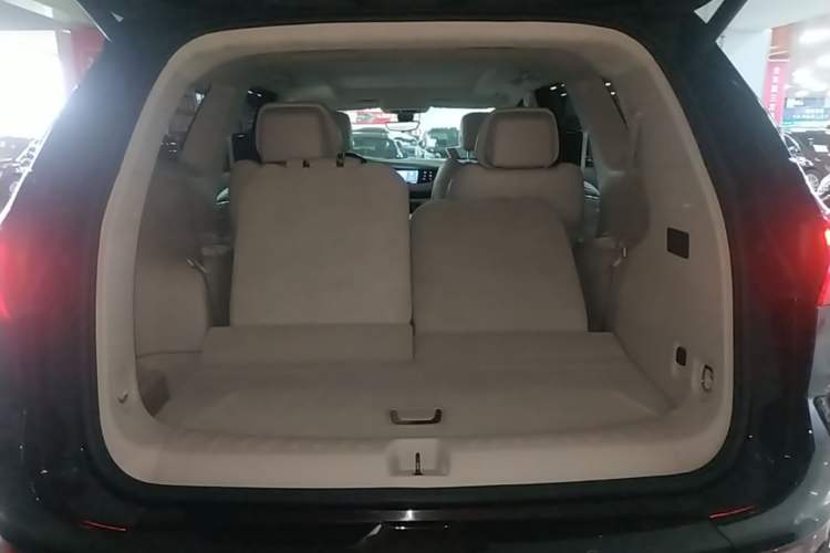 Used Buick Enclave 2022 652T 4x4 Avenir 6-Seater Trunk