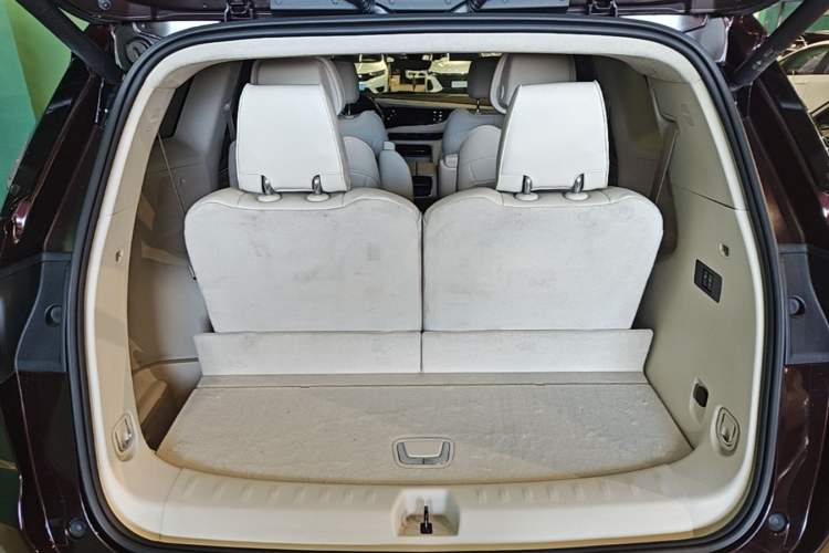 Used Buick Enclave 2022 652T 4x4 Avenir 6-Seater Trunk