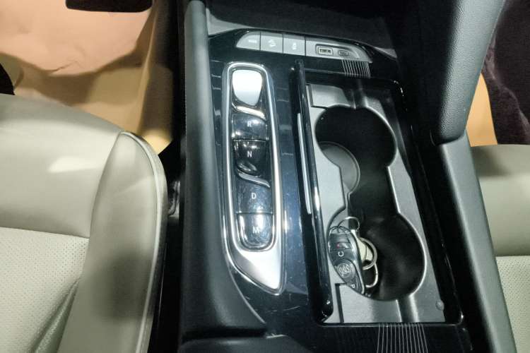 Used Buick Enclave 2022 652T 4x4 Prestige Flagship 7-Seater Gear Lever