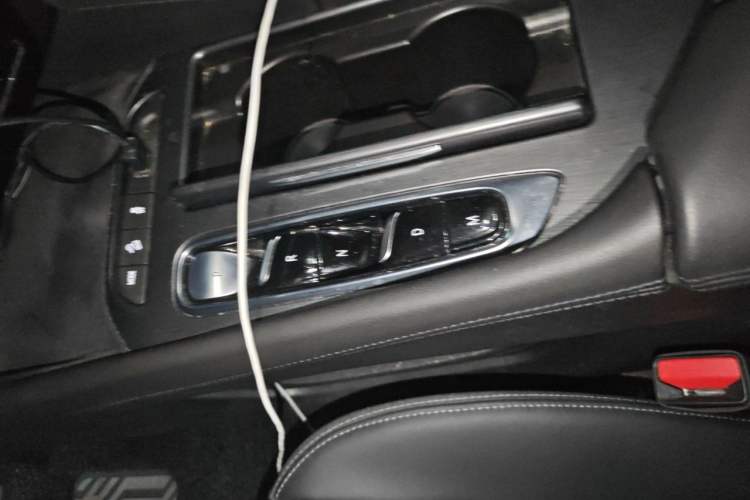 Used Buick Enclave 2022 652T Two-Wheel-Drive Prestige 7-Seater Gear Lever